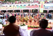 मुख्यमंत्री पुष्कर सिंह धामी ने श्री कुंजापुरी मेले में आकर्षक सांस्कृतिक झांकियों का किया अवलोकन