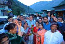 जनता के बीच पहुंचे मुख्यमंत्री धामी, स्थानीय लोगों से मुलाकात कर जाना क्षेत्र का हाल